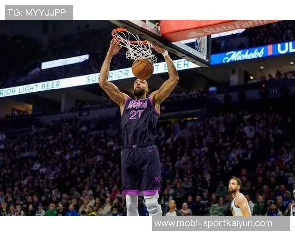 戈贝尔表现平平3投1中罚球命中率低迷贡献5分12板3助攻3封盖